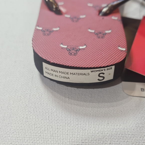 Chicago Bulls Flip Flops Sandal Womens Small Red Black NBA Team Licensed Product - Picture 7 of 7